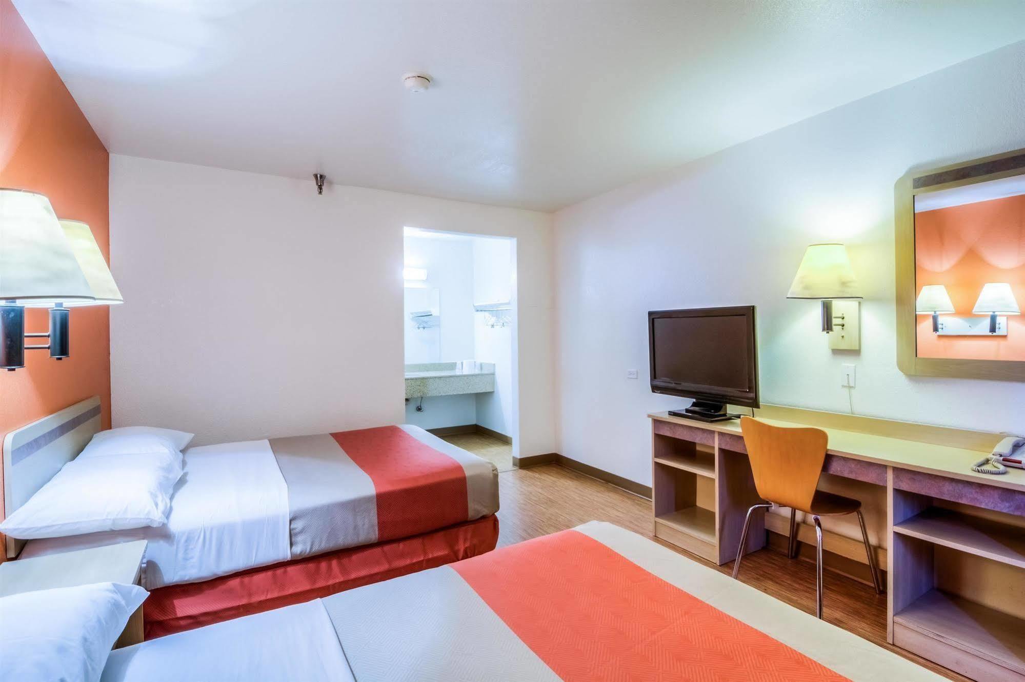 Motel 6 Chicago - Elk Grove Elk Grove Village Exteriör bild