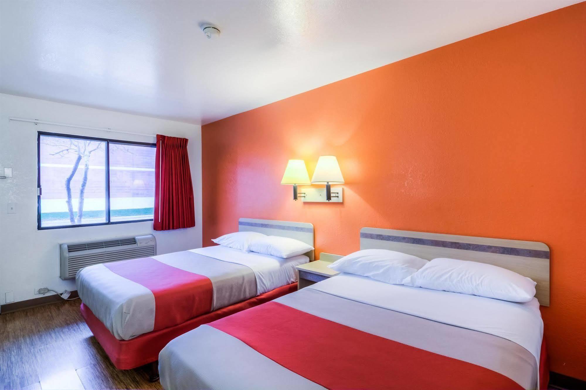 Motel 6 Chicago - Elk Grove Elk Grove Village Exteriör bild