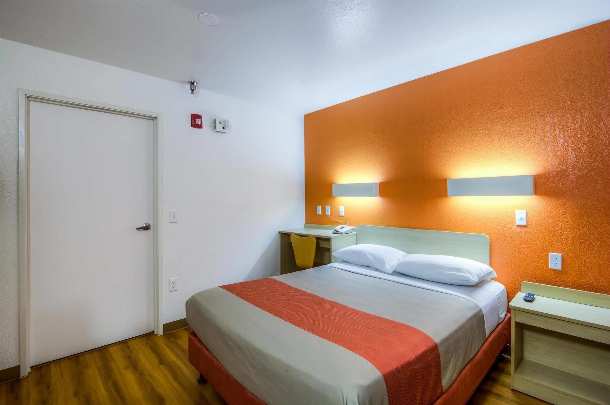 Motel 6 Chicago - Elk Grove Elk Grove Village Exteriör bild