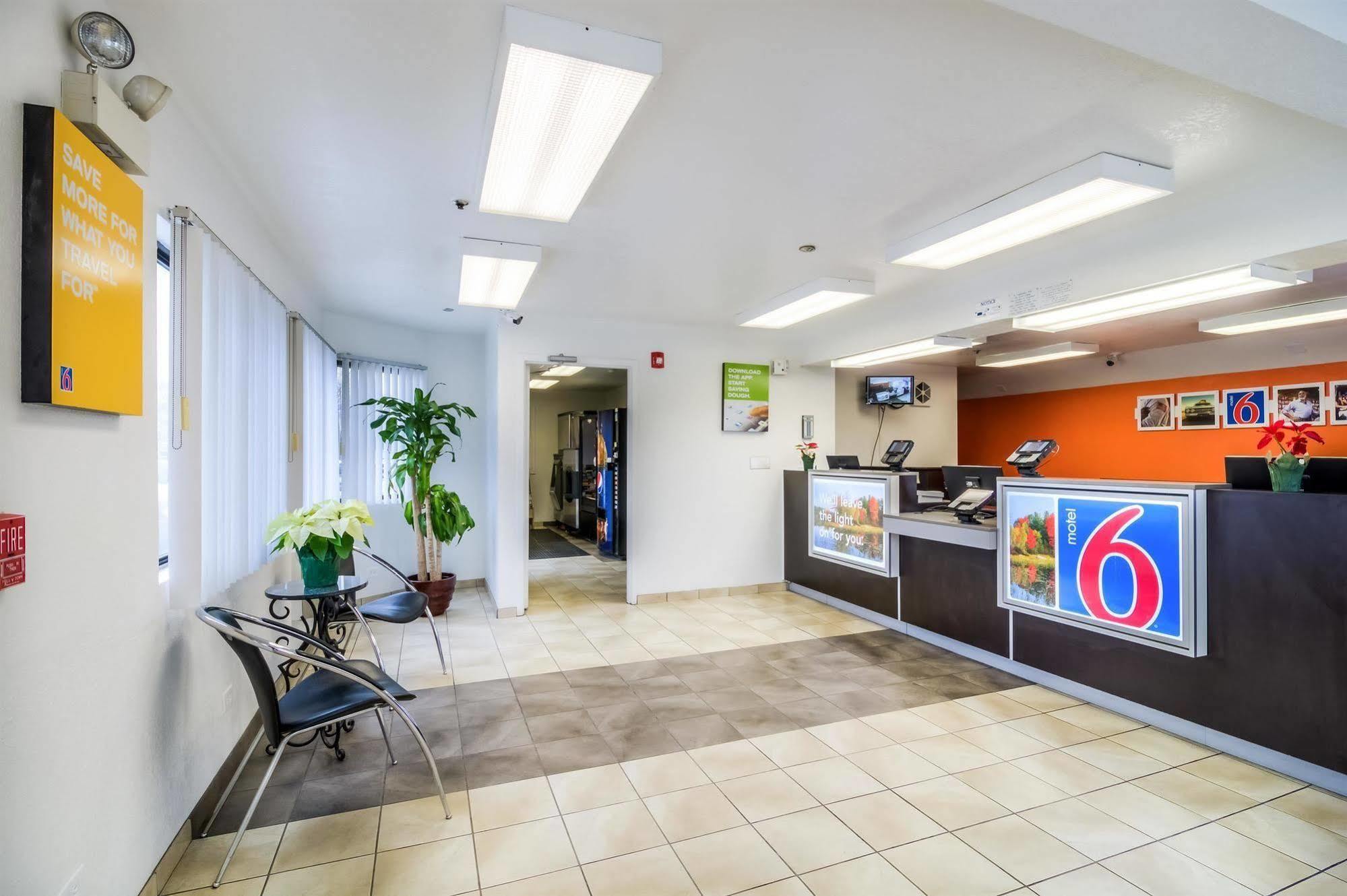 Motel 6 Chicago - Elk Grove Elk Grove Village Exteriör bild