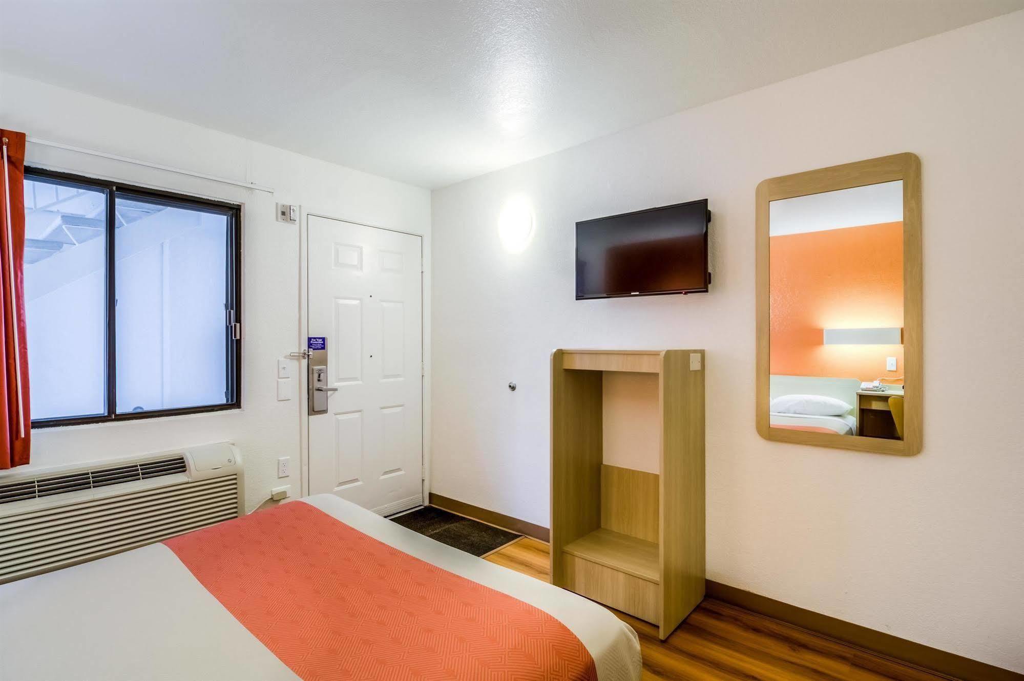 Motel 6 Chicago - Elk Grove Elk Grove Village Exteriör bild